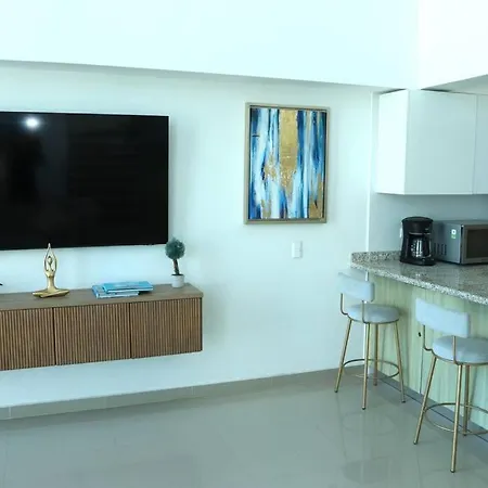 In Marbella From The Beach. Apartamento *